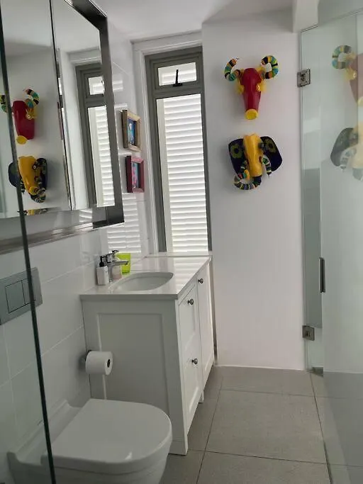 Paradise 4 Bed5Bath, Cliftonbeach-Lionshead Views Cape Town 0*,