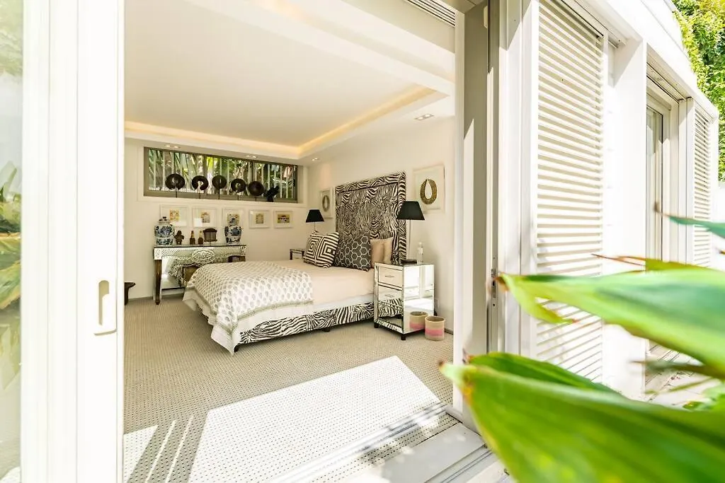 Paradise 4 Bed5Bath, Cliftonbeach-Lionshead Views Cape Town