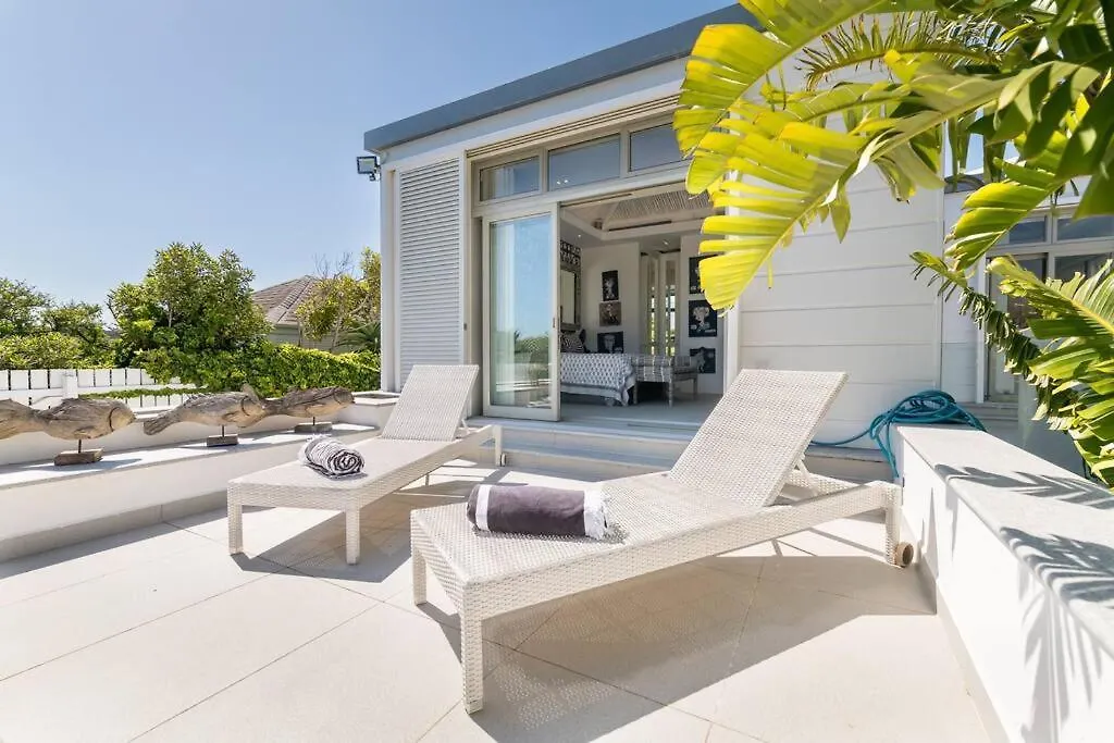 Villa Paradise 4 Bed5Bath, Cliftonbeach-Lionshead Views Cape Town