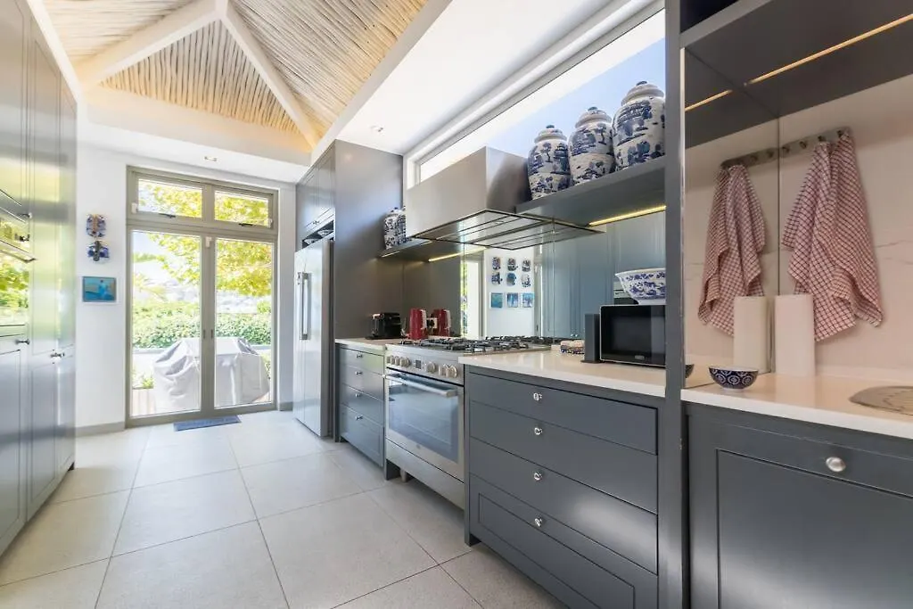 Paradise 4 Bed5Bath, Cliftonbeach-Lionshead Views Cape Town