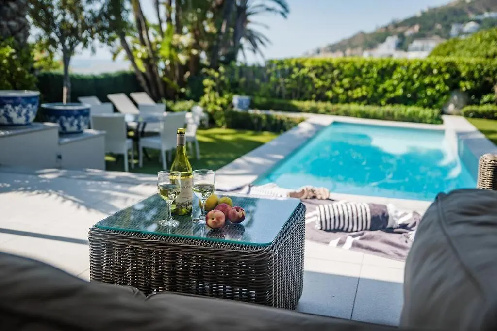 Villa Paradise 4 Bed5Bath, Cliftonbeach-Lionshead Views Cape Town