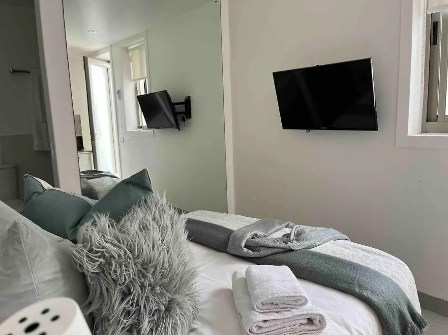 Paradise 4 Bed5Bath, Cliftonbeach-Lionshead Views Cape Town 0*,  Güney Afrika